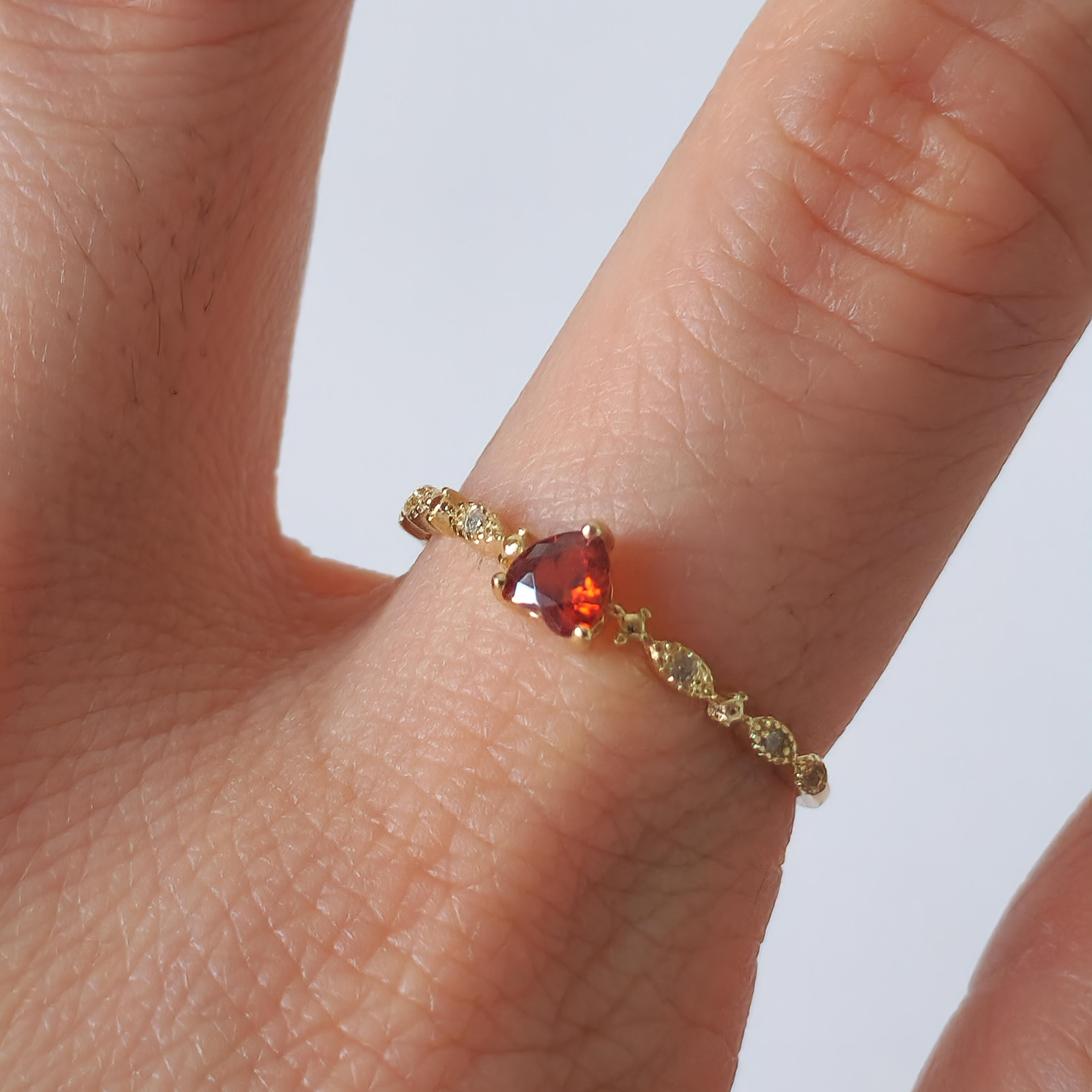 18K Gold Dainty Minimalist Red Crystal Heart Ring Cubic Zirconia Womens Jewelry
