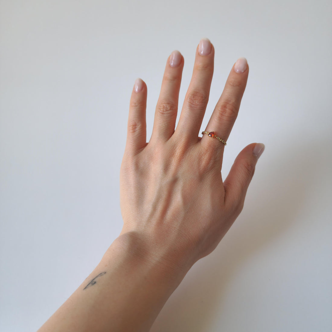 18K Gold Dainty Minimalist Red Crystal Heart Ring Cubic Zirconia Womens Jewelry