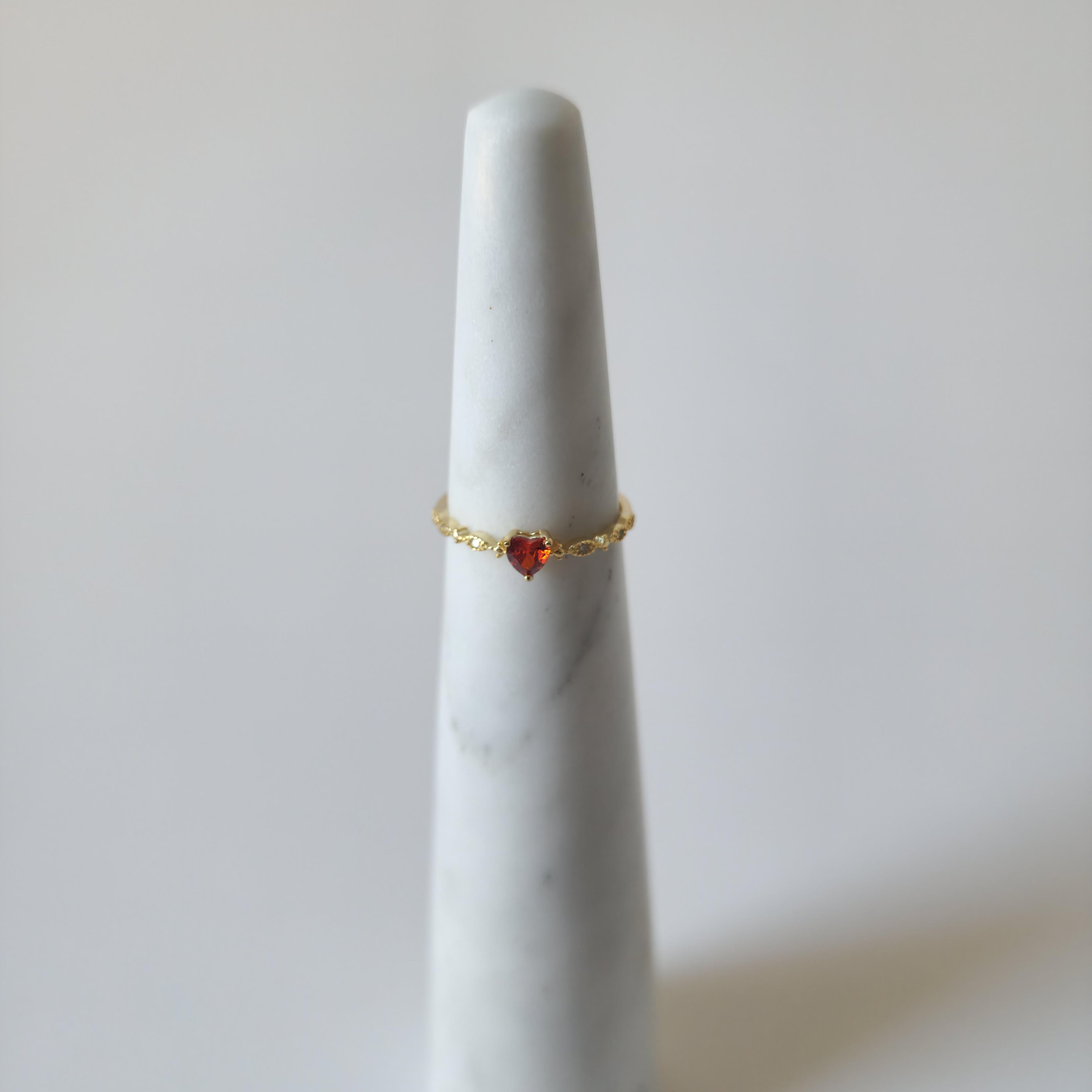 18K Gold Dainty Minimalist Red Crystal Heart Ring Cubic Zirconia Womens Jewelry
