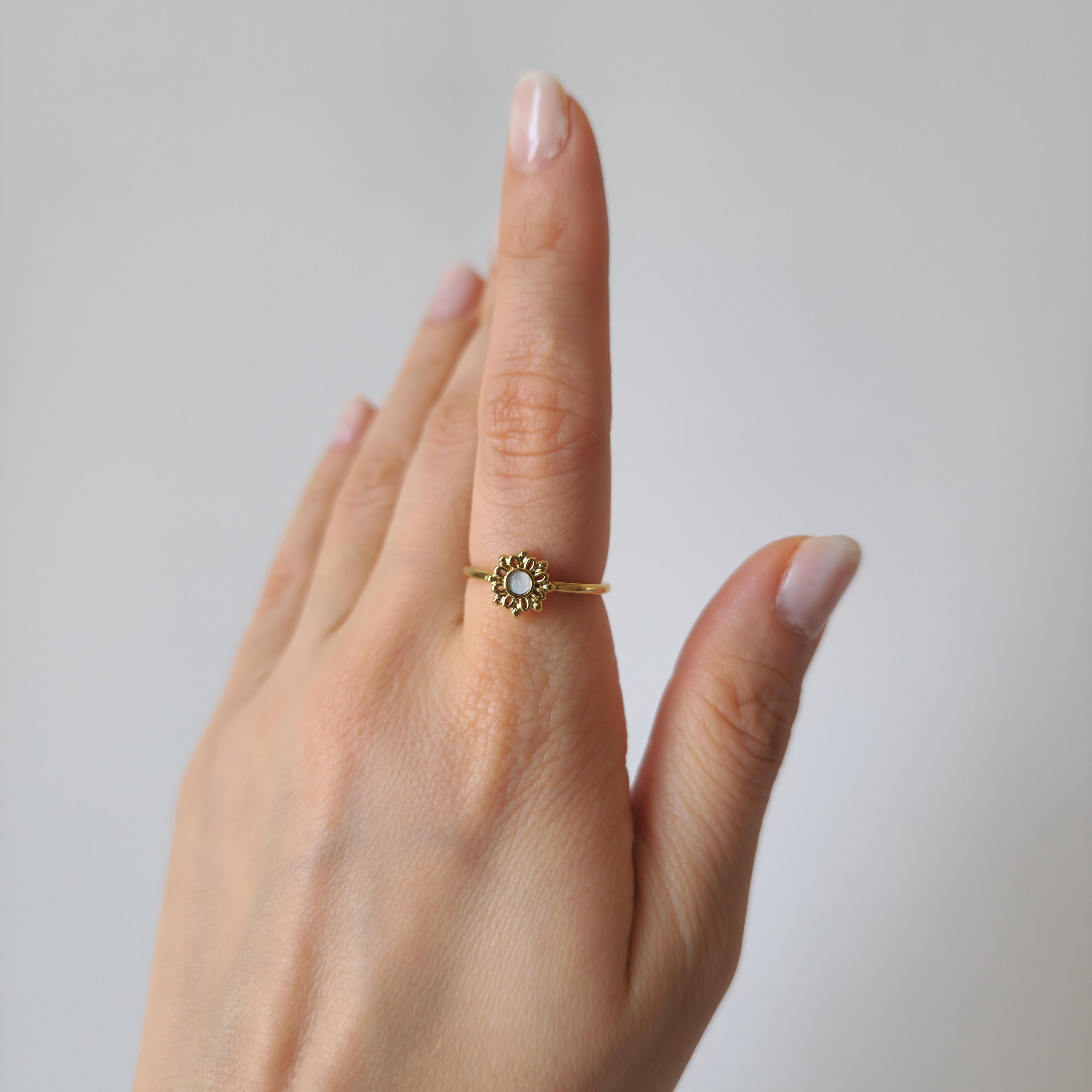 18K Gold Dainty Minimalist Sunflower Ring Cute Floral Womens Everyday Jewelry