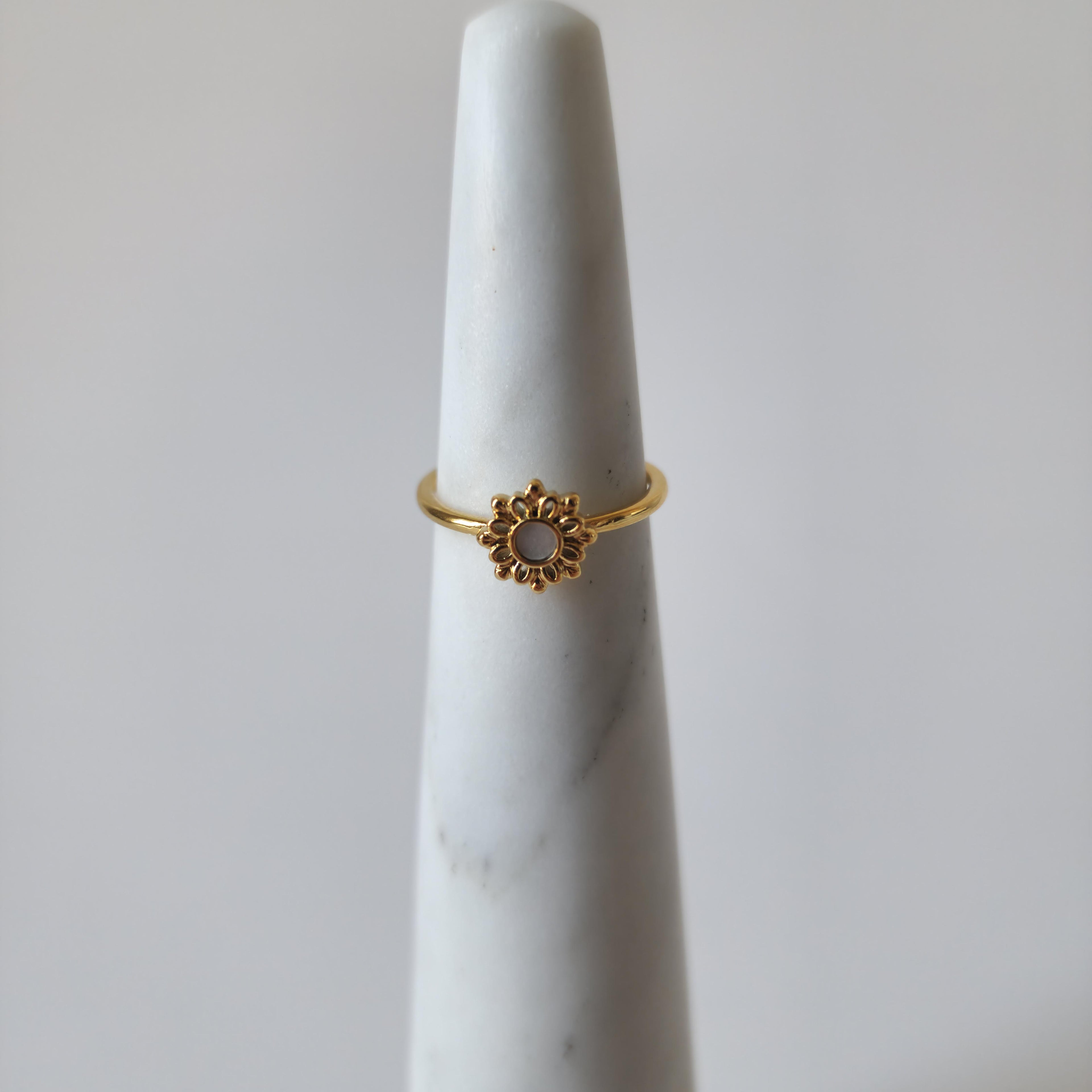 18K Gold Dainty Minimalist Sunflower Ring Cute Floral Womens Everyday Jewelry