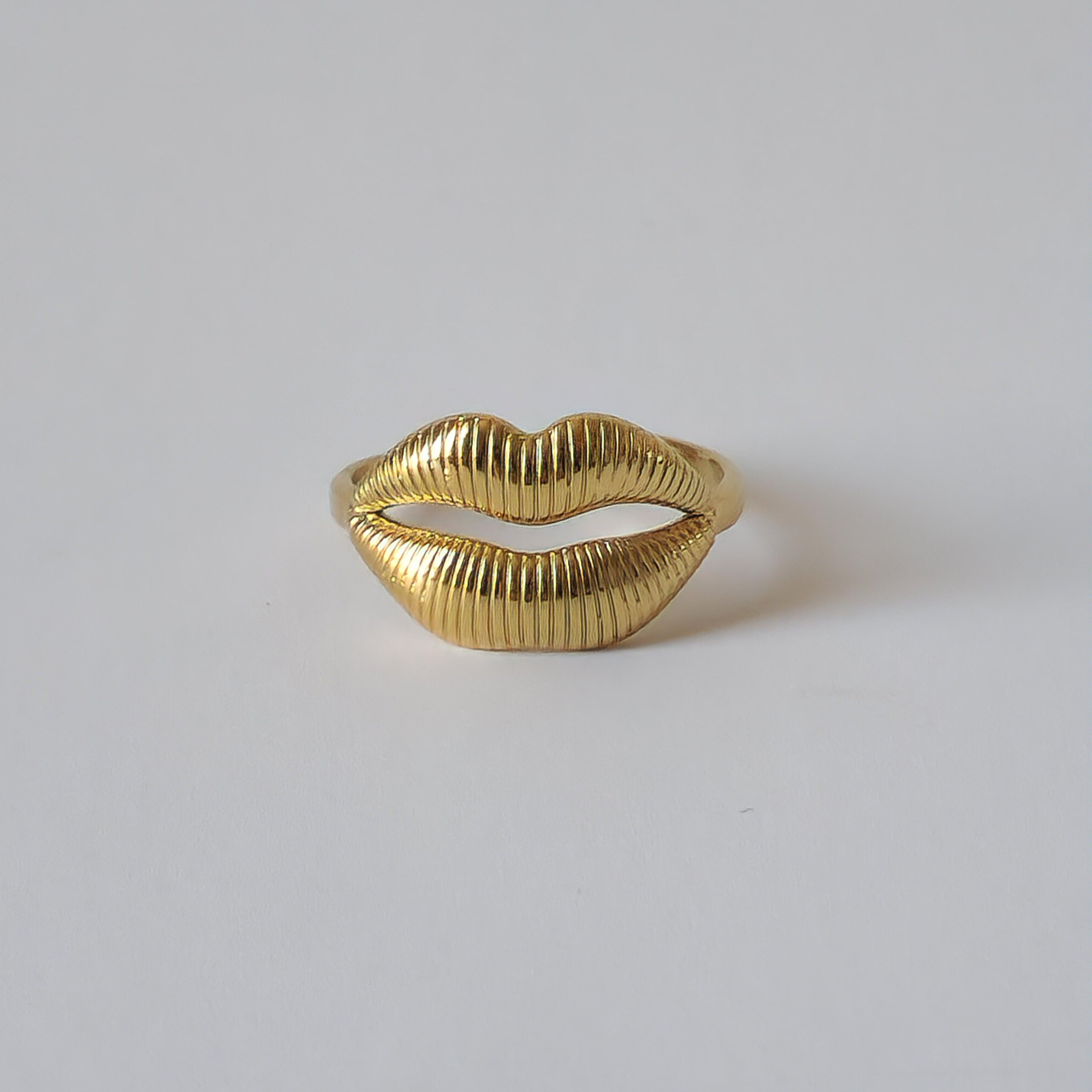 18K Gold Retro 90s Lips Ring Adjustable Open Band Vintage Women&