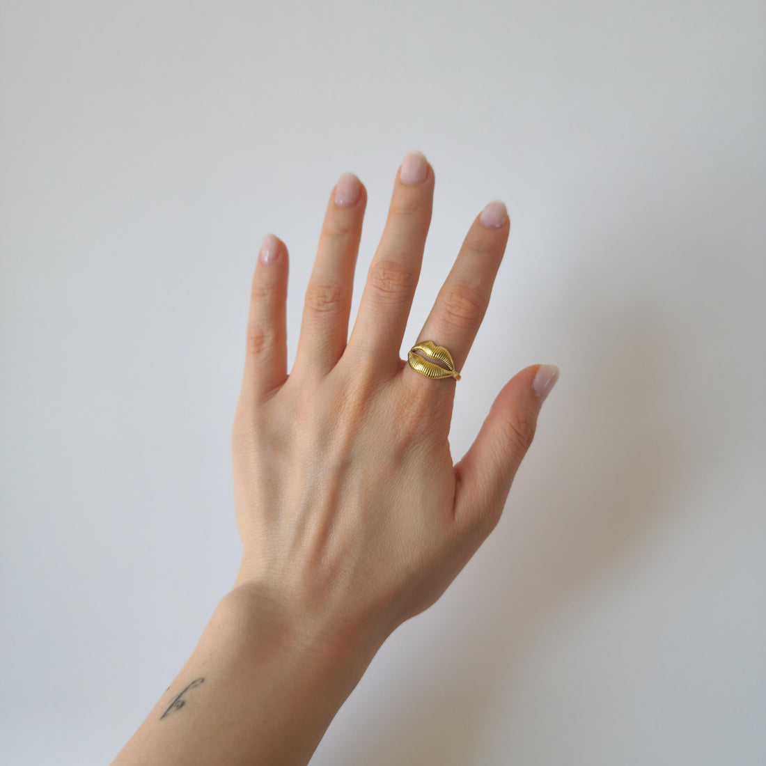 18K Gold Retro 90s Lips Ring Adjustable Open Band Vintage Women&