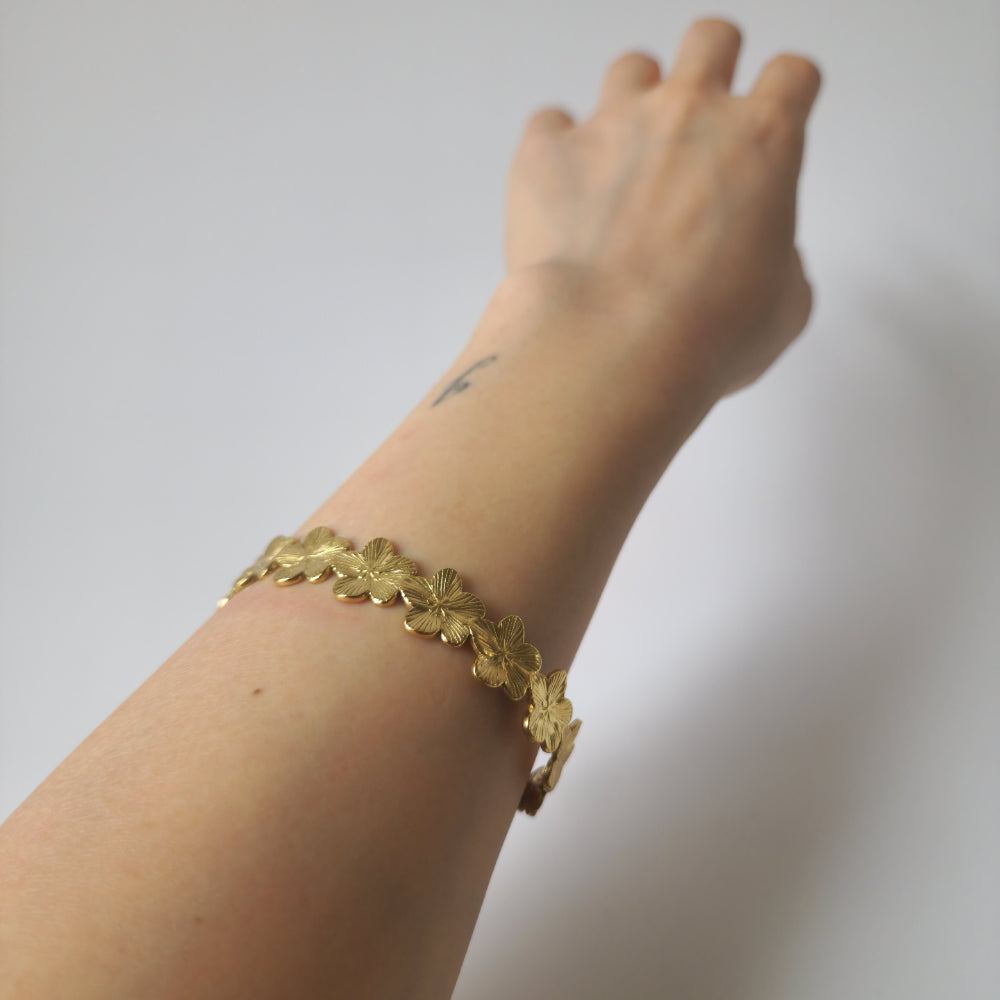 18K Gold Dainty Minimalist Daisy Bangle Bracelet Floral Womens Jewelry
