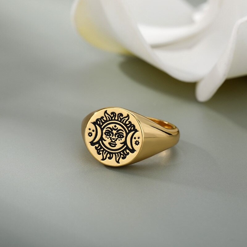 Gothic Signet Ring, 18K Gold Signet Ring, 18K Gold Gothic Ring, Gothic Face Ring, Gothic Fashion Ring for Women, Gift for Her