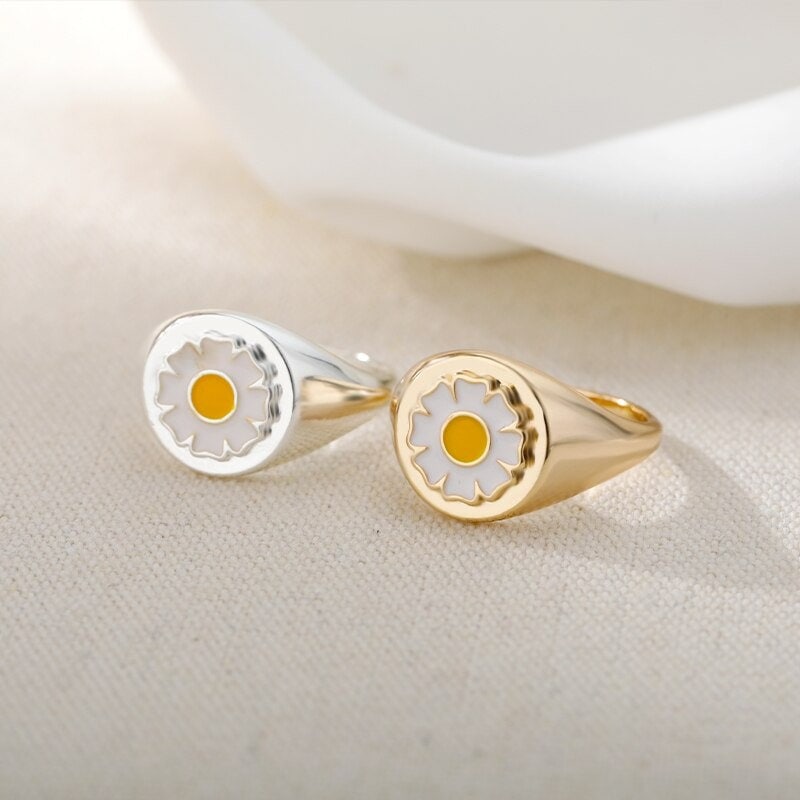 Cute Daisy Ring, Cute Flower Ring, Daisy Signet Ring, 18K Gold Daisy Ring, Korean Fashion Ring for Women, Gift for Her
