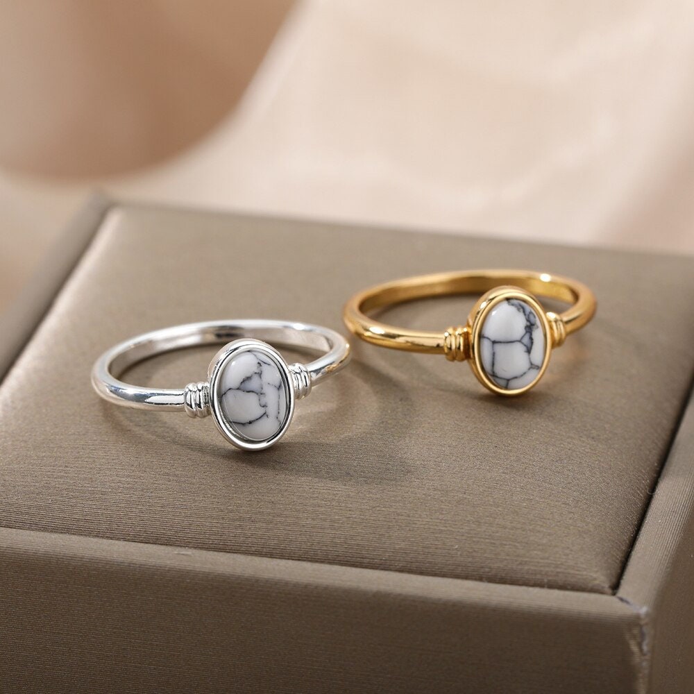 Dainty Moonstone Ring, 18K Gold Moonstone Ring, Oval Moonstone Ring, Moonstone Fashion Ring for Women, Gift for Her