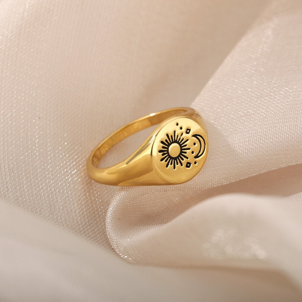 Dainty Sun Ring, Dainty Moon Ring, 18K Gold Sun Ring, Signet Sun Ring, Sun and Moon Fashion Ring for Women, Gift for Her