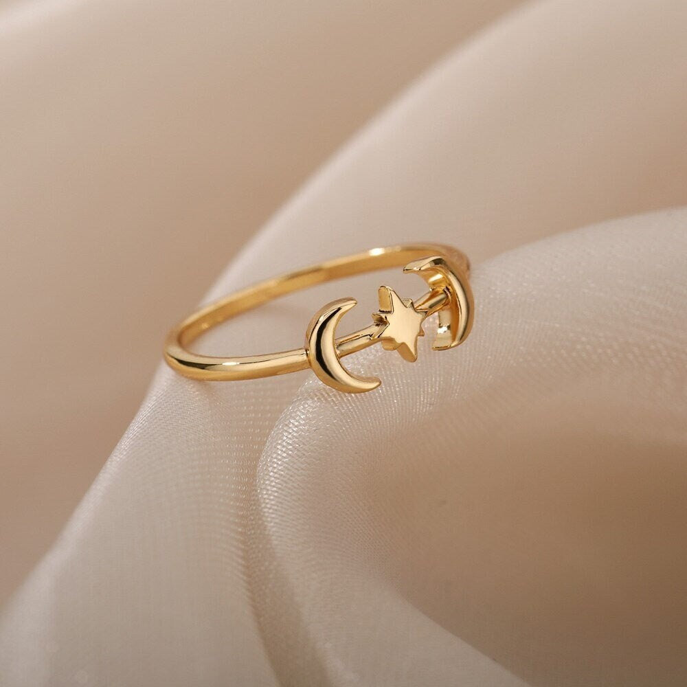 Dainty Moon Ring, 18K Gold Moon Ring, Moon Goddess Ring, Moon Fashion Ring for Women, Gift for Her