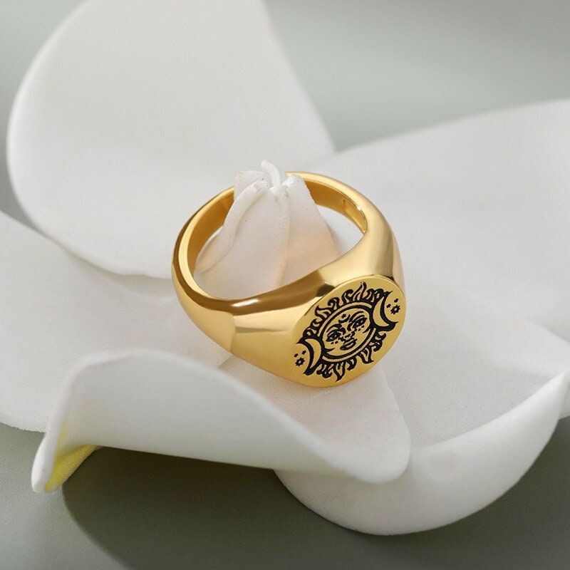 Gothic Signet Ring, 18K Gold Signet Ring, 18K Gold Gothic Ring, Gothic Face Ring, Gothic Fashion Ring for Women, Gift for Her
