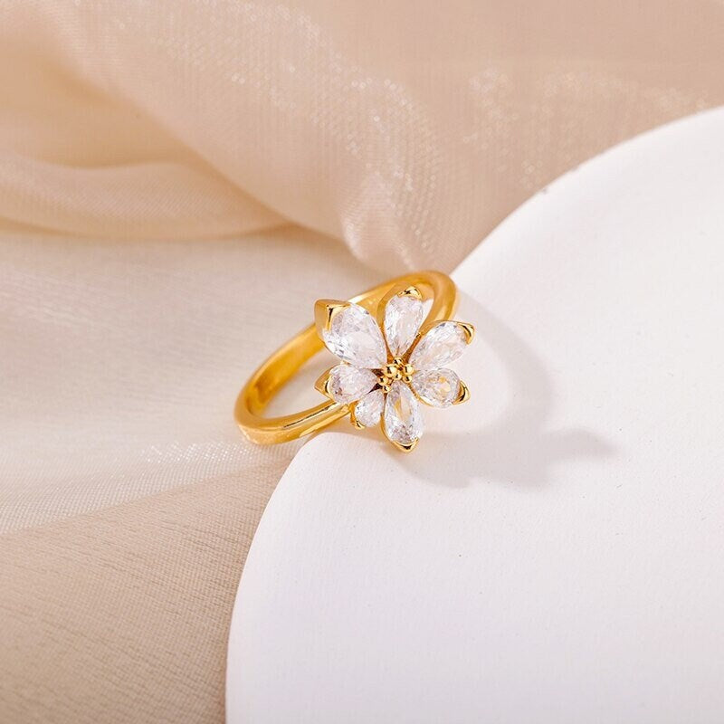 Dainty Flower Ring, Crystal Flower Ring, 18K Gold Flower Ring, Flower Fashion Ring for Women, Gift for Her