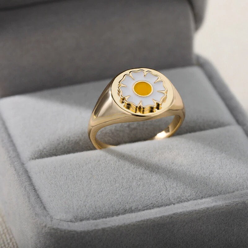 Cute Daisy Ring, Cute Flower Ring, Daisy Signet Ring, 18K Gold Daisy Ring, Korean Fashion Ring for Women, Gift for Her