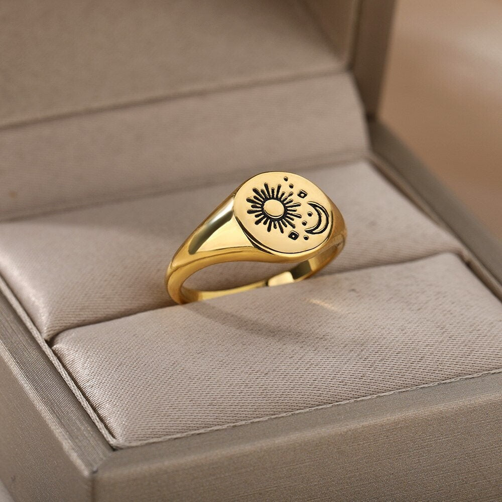 Dainty Sun Ring, Dainty Moon Ring, 18K Gold Sun Ring, Signet Sun Ring, Sun and Moon Fashion Ring for Women, Gift for Her
