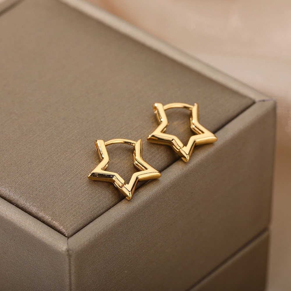 Punk Star Hoop Earrings, 18K Gold Star Earrings, Cute Star Earrings, Punk Fashion for Women, Gift for Her