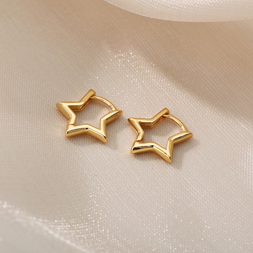 Punk Star Hoop Earrings, 18K Gold Star Earrings, Cute Star Earrings, Punk Fashion for Women, Gift for Her