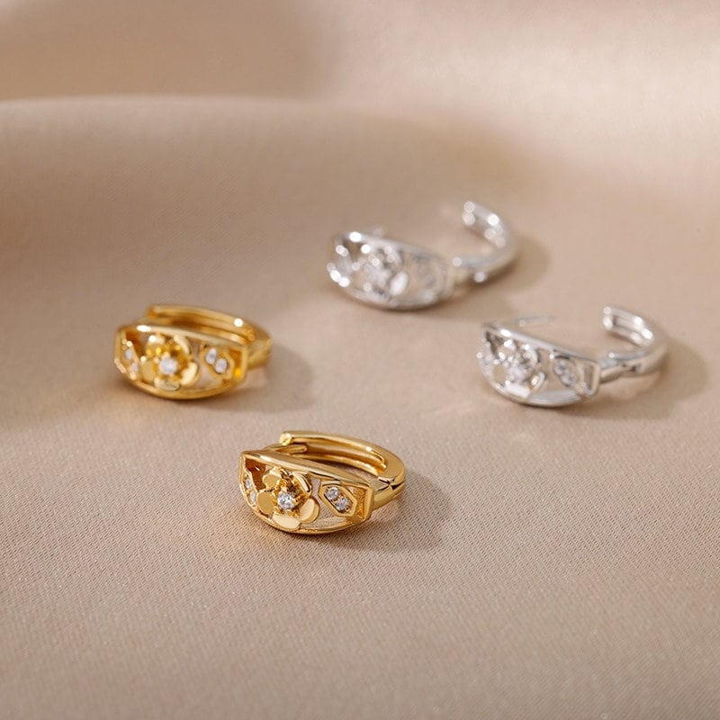 18K Gold Flower Earrings, Flower Hoop Earrings, Dainty Flower Earrings for Women, Gift for Her