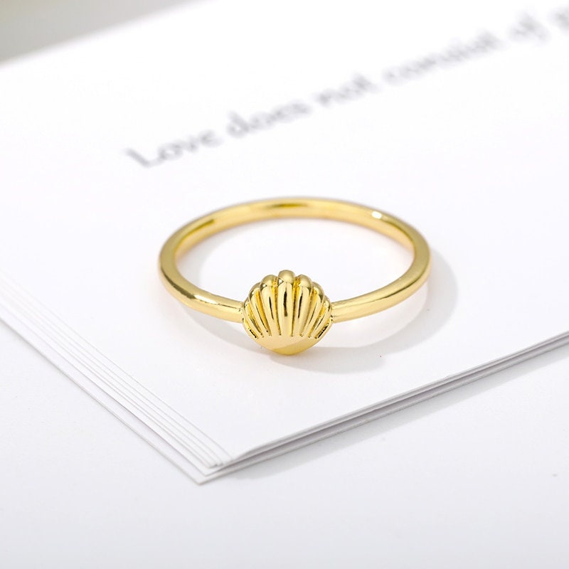 Dainty Shell Ring, 18K Gold Shell Ring, Beach Shell Ring, Tropical Fashion Ring for Women, Gift for Her