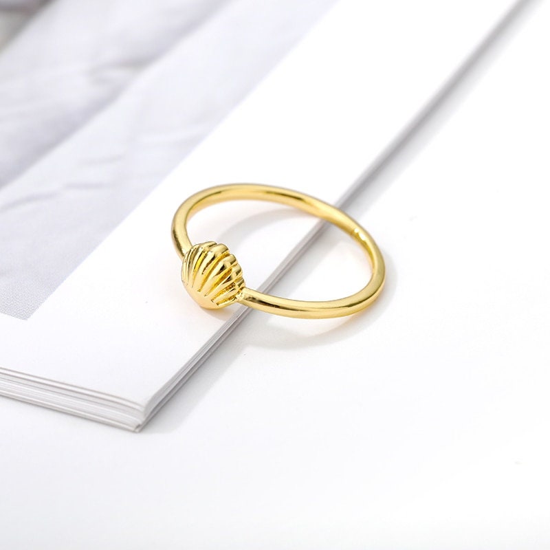 Dainty Shell Ring, 18K Gold Shell Ring, Beach Shell Ring, Tropical Fashion Ring for Women, Gift for Her