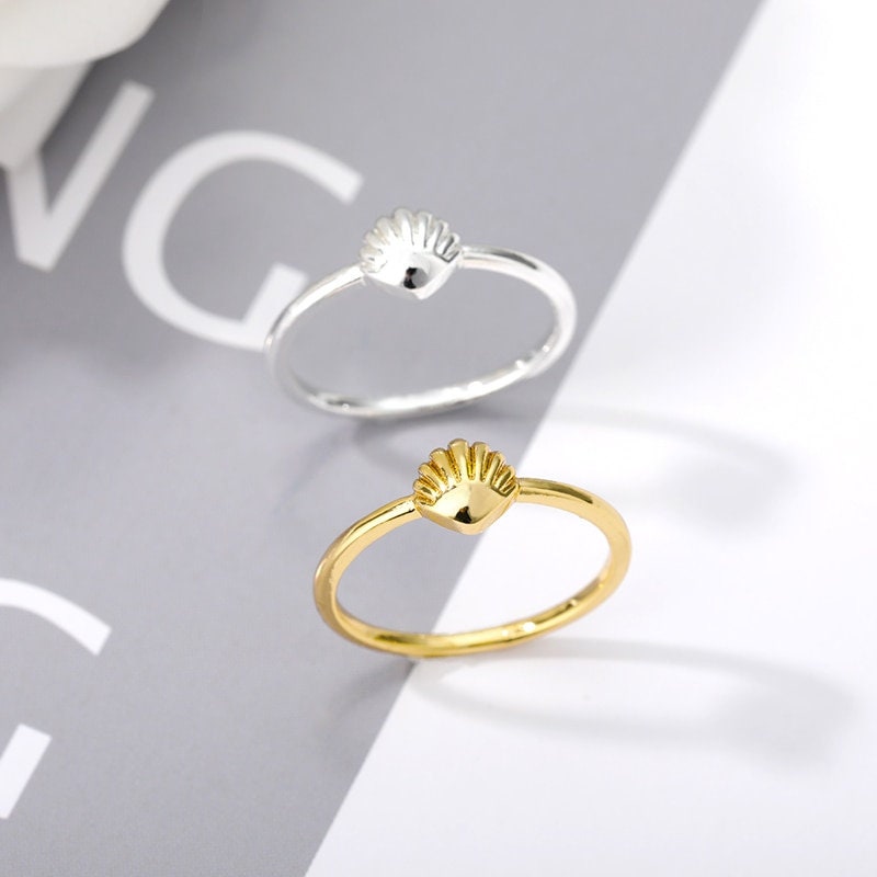 Dainty Shell Ring, 18K Gold Shell Ring, Beach Shell Ring, Tropical Fashion Ring for Women, Gift for Her