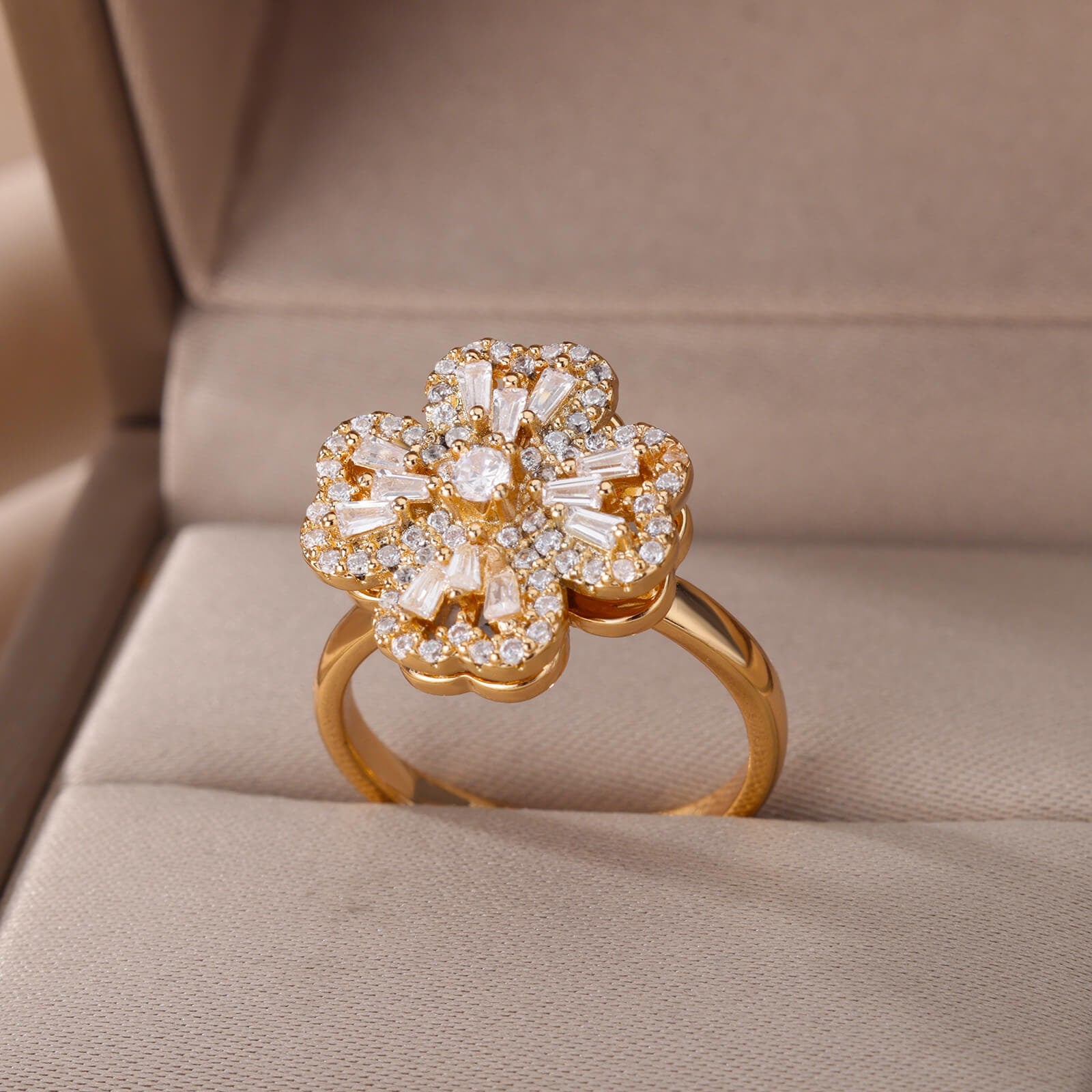 Gold Cubic Zirconia Flower Spinner Ring, Flower Crystal Ring, 18K Gold Floral Ring, Dainty Minimalist Jewelry, Delicate Women, Gift for Her