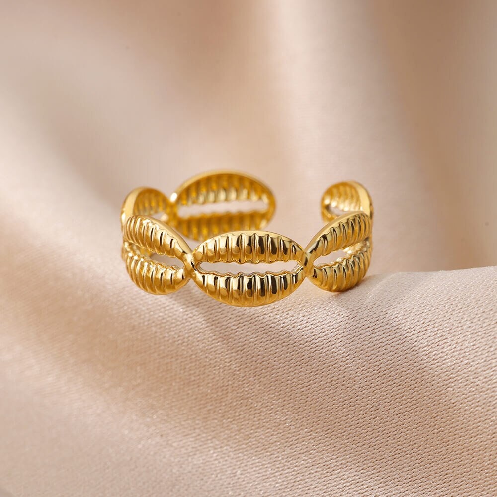 Dainty Clam Shell Ring, Gold Shell Ring, 18K Gold Shell Ring, Punk Minimalist Shell Ring for Women, Gift for Her