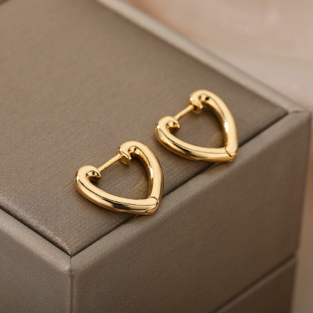 Dainty Heart Hoop Earrings, Gold Heart Earrings, 18K Gold Heart Hoops, Minimalist Boho Heart Hoops for Women, Gift for Her