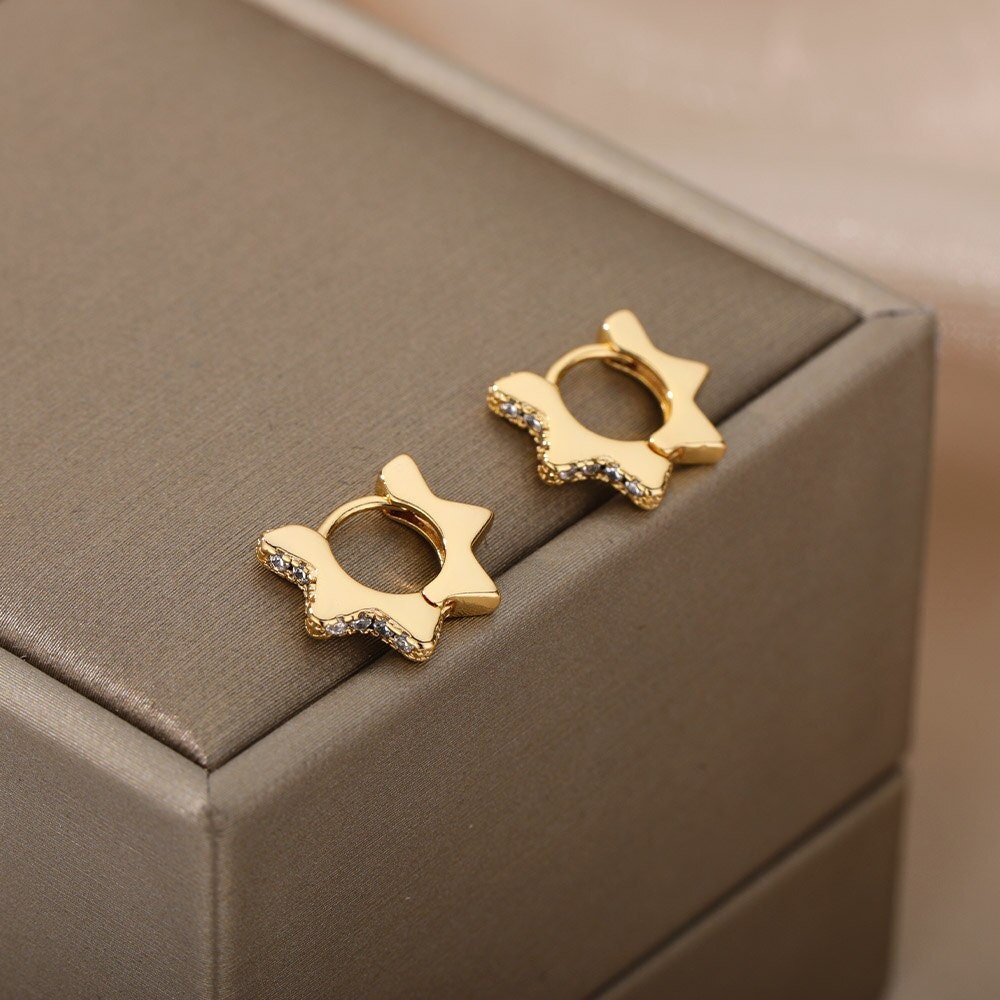 Punk Spiked Star Earrings, Gold Star Earrings, 18K Gold Spike Earrings, Cubic Zirconia Dainty Minimalist Earrings for Women, Gift for Her