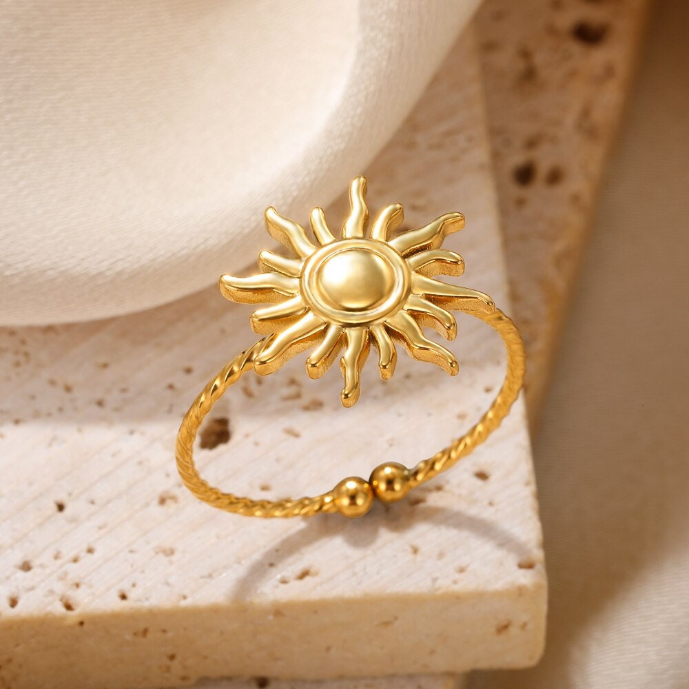Gothic Sun Ring, Gold Tarot Sun Ring, 18K Gold Sun Ring, Punk Sun Ring, Dainty Minimalist Celestial Jewelry for Women, Gift for Her