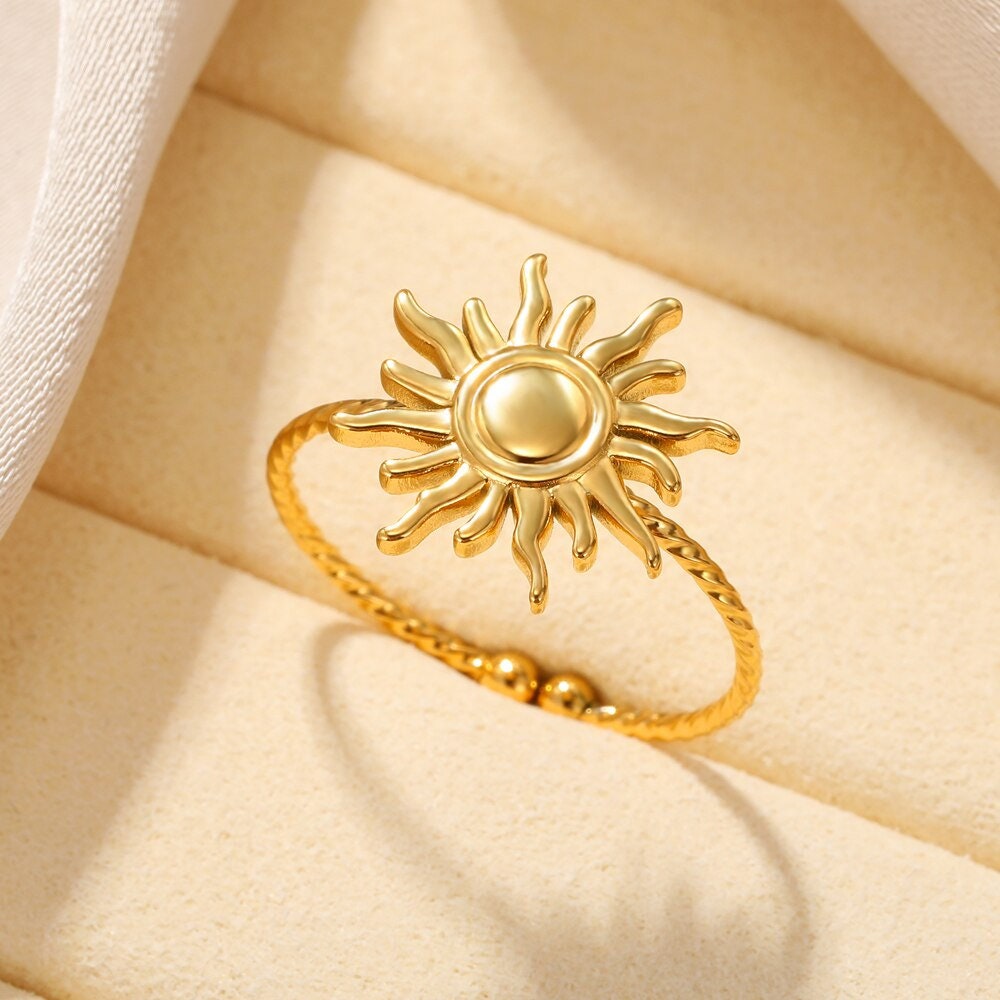 Gothic Sun Ring, Gold Tarot Sun Ring, 18K Gold Sun Ring, Punk Sun Ring, Dainty Minimalist Celestial Jewelry for Women, Gift for Her