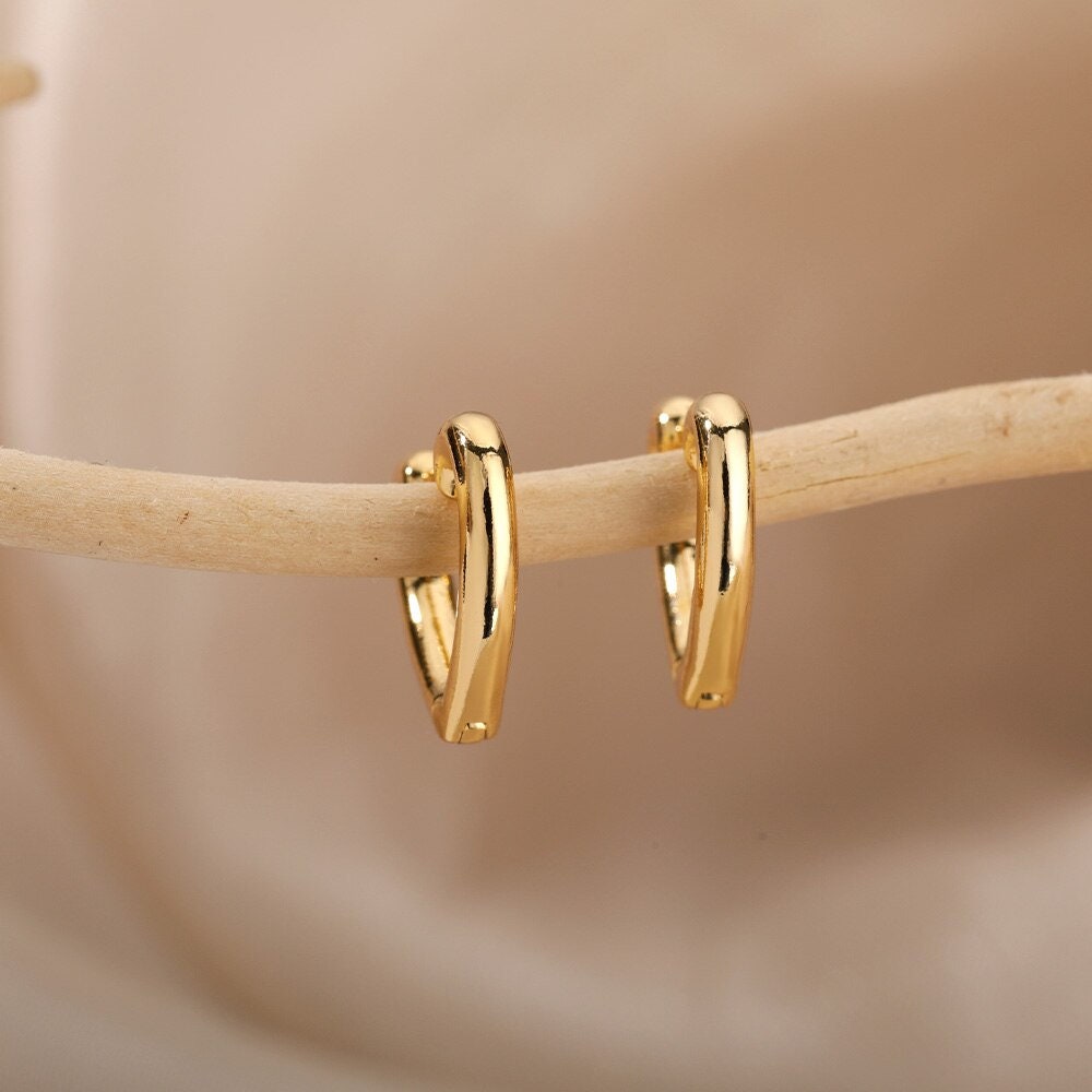 Dainty Heart Hoop Earrings, Gold Heart Earrings, 18K Gold Heart Hoops, Minimalist Boho Heart Hoops for Women, Gift for Her