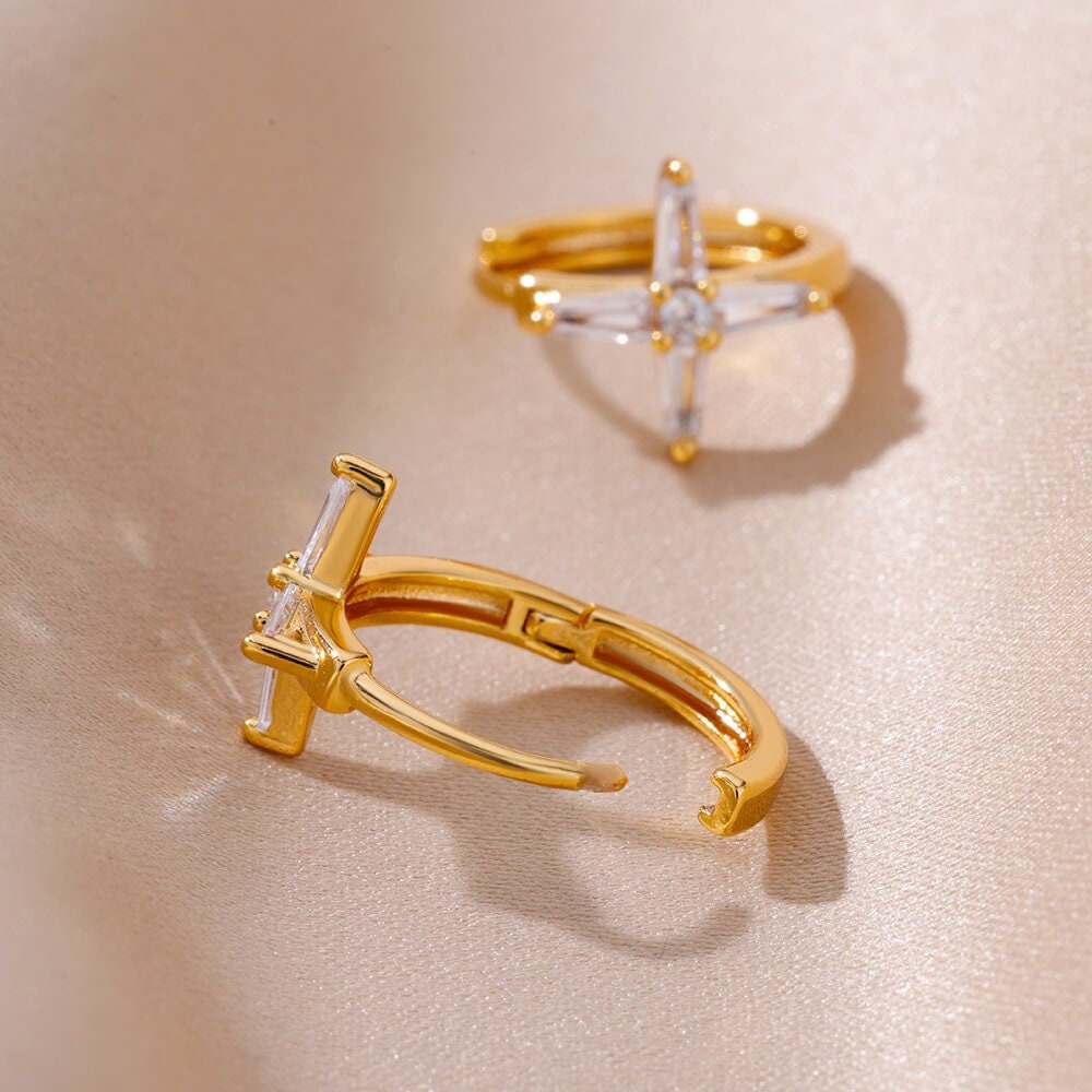 Boho Star Hoop Earrings, Gold Star Earrings, 18K Gold Star Earrings, Cubic Zirconia Star Hoops, Dainty Minimalist for Women, Gift for Her