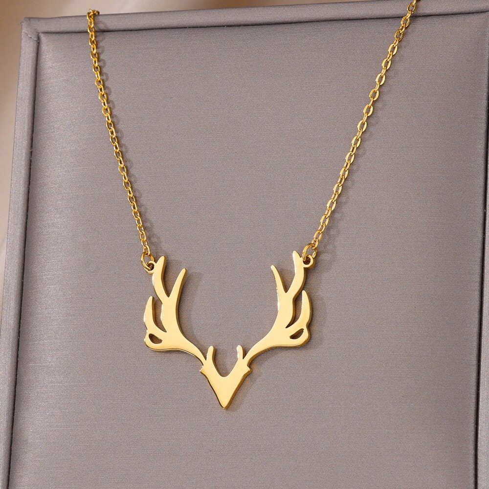 Boho Punk Deer Antler Pendant, Gold Gothic Deer Antlers Necklace, 18K Gold, Dainty Minimalist Animal Lovers for Women, Gift for Her