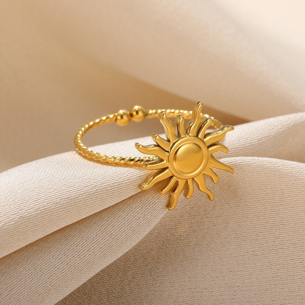 Gothic Sun Ring, Gold Tarot Sun Ring, 18K Gold Sun Ring, Punk Sun Ring, Dainty Minimalist Celestial Jewelry for Women, Gift for Her
