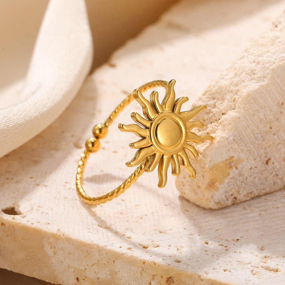 Gothic Sun Ring, Gold Tarot Sun Ring, 18K Gold Sun Ring, Punk Sun Ring, Dainty Minimalist Celestial Jewelry for Women, Gift for Her