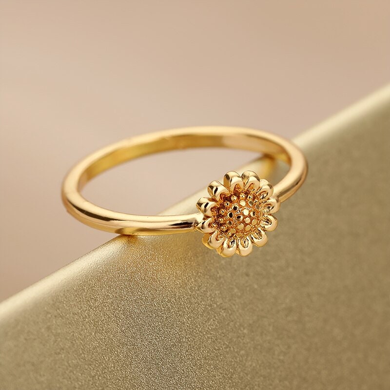 Boho Sunflower Ring, Gold Sunflower Ring, 18K Gold Daisy Flower Ring, Dainty Minimalist Floral Ring for Women, Gift for Her