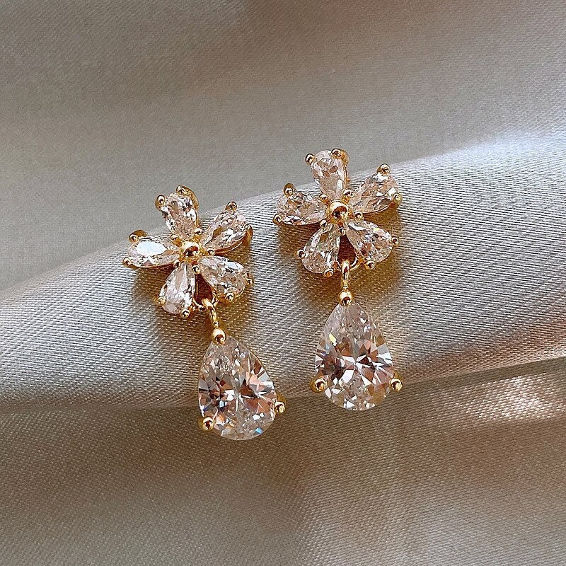 Punk Crystal Flower Drop Earrings, 18K Gold Crystal Cubic Zirconia Flower Dangle Earrings, Dainty Minimalist for Women, Gift for Her