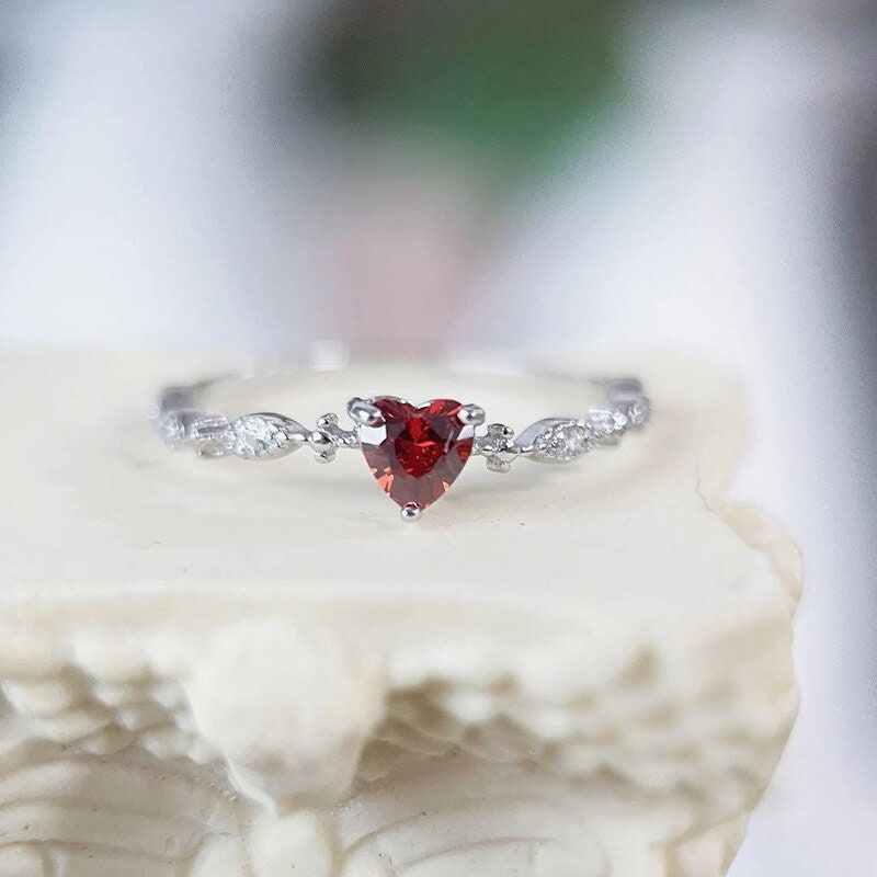 Boho Heart Ring, Crystal Heart Ring, Gold Heart Ring, 18K Gold Cubic Zirconia Ring, Red Heart Dainty Minimalist Ring for Women, Gift for Her