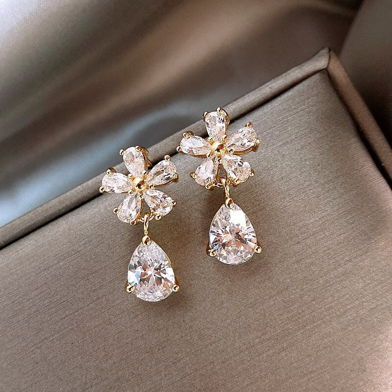 Punk Crystal Flower Drop Earrings, 18K Gold Crystal Cubic Zirconia Flower Dangle Earrings, Dainty Minimalist for Women, Gift for Her