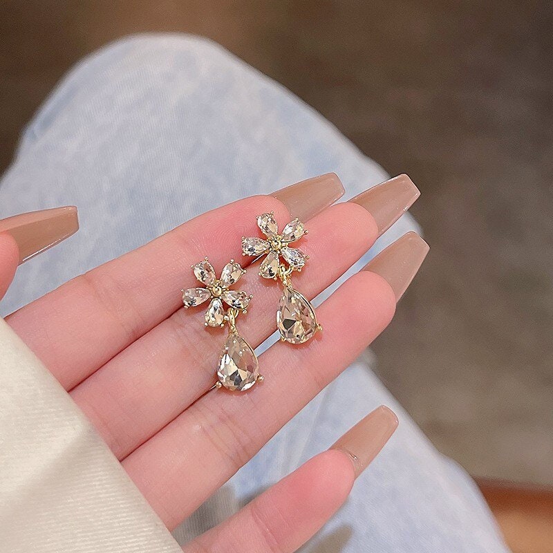 Punk Crystal Flower Drop Earrings, 18K Gold Crystal Cubic Zirconia Flower Dangle Earrings, Dainty Minimalist for Women, Gift for Her