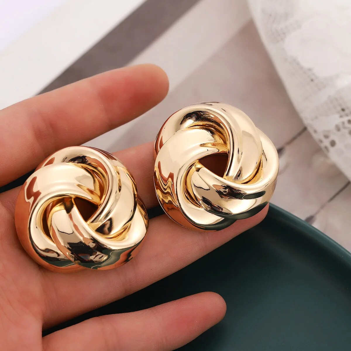 Elegance Unleashed: Savoring Style with Croissant-inspired Stud Earrings