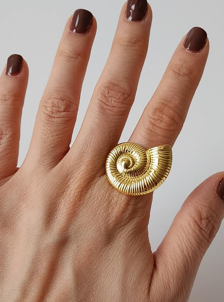 18K Gold Plated Boho Shell Ring for Women, Adjustable Spiral Seashell Band Beach Summer Jewelry Gift for Her