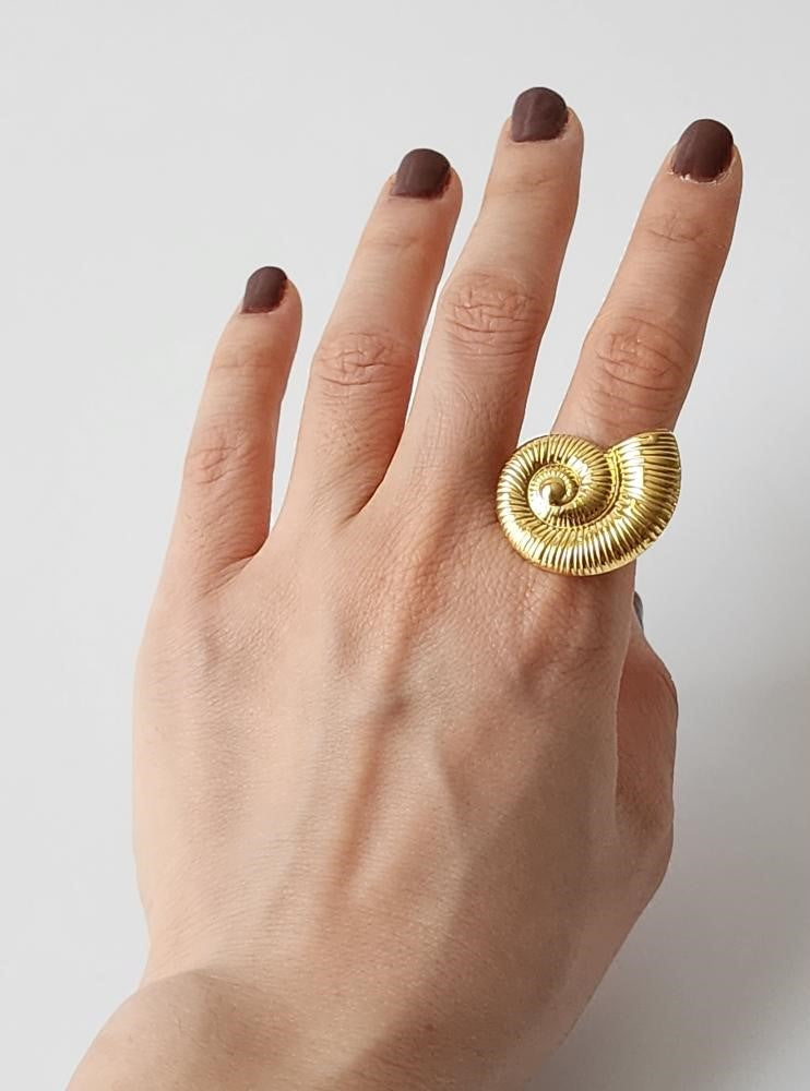 18K Gold Plated Boho Shell Ring for Women, Adjustable Spiral Seashell Band Beach Summer Jewelry Gift for Her