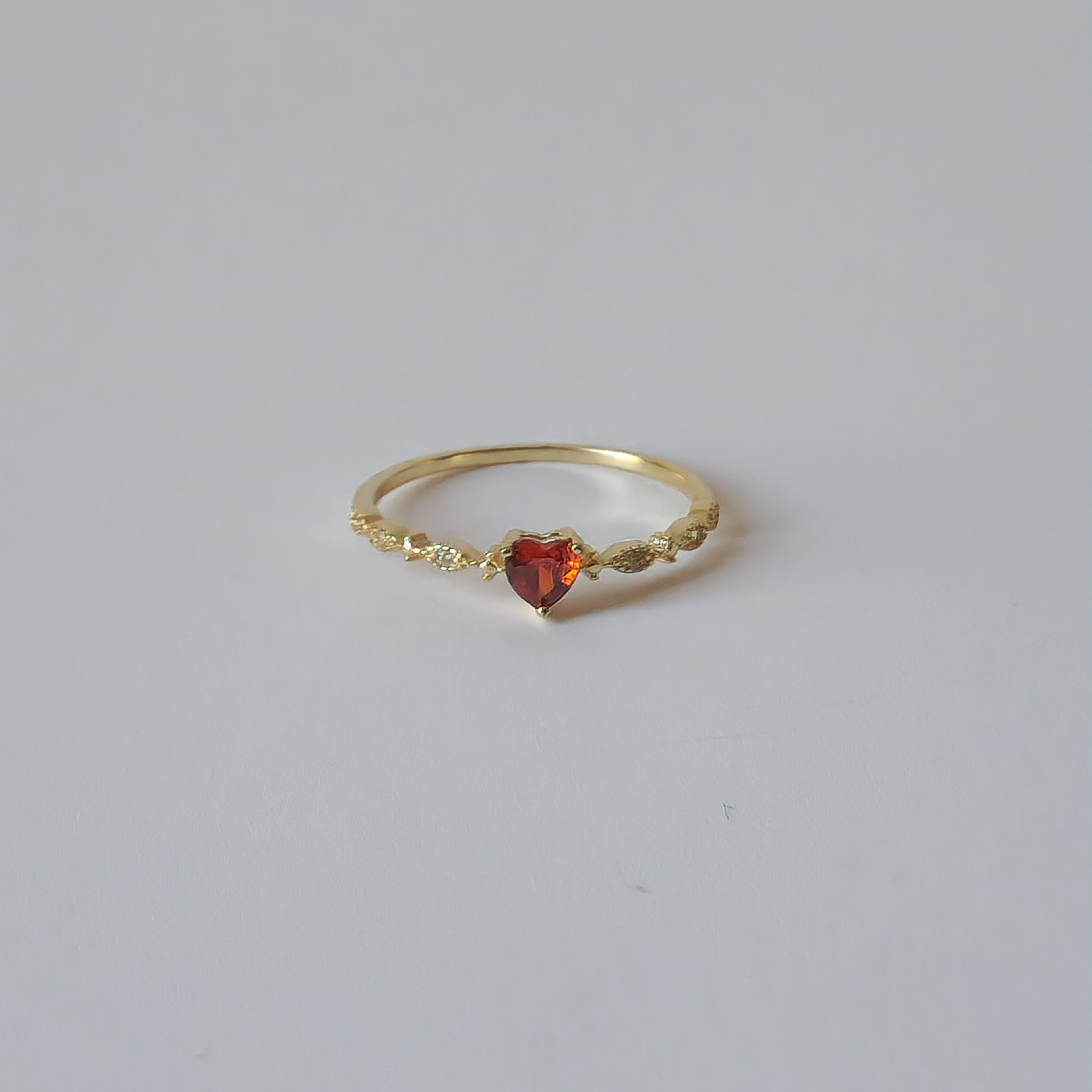 18K Gold Dainty Minimalist Red Crystal Heart Ring Cubic Zirconia Womens Jewelry
