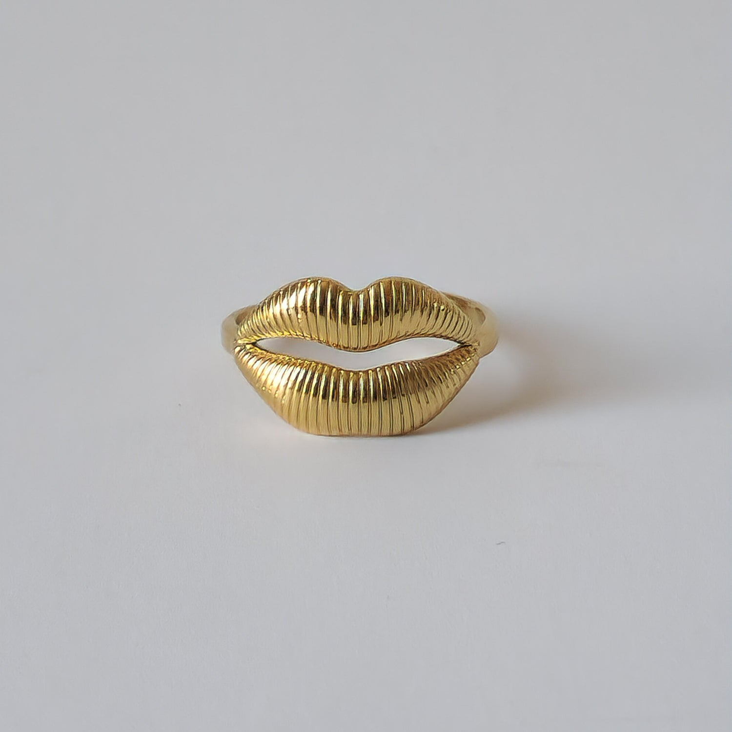 18K Gold Retro 90s Lips Ring Adjustable Open Band Vintage Women&