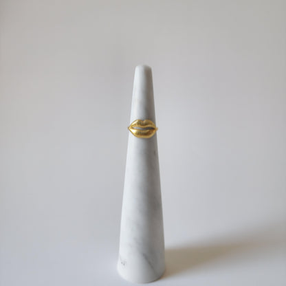 18K Gold Retro 90s Lips Ring Adjustable Open Band Vintage Women&