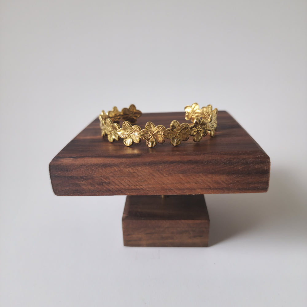 18K Gold Dainty Minimalist Daisy Bangle Bracelet Floral Womens Jewelry