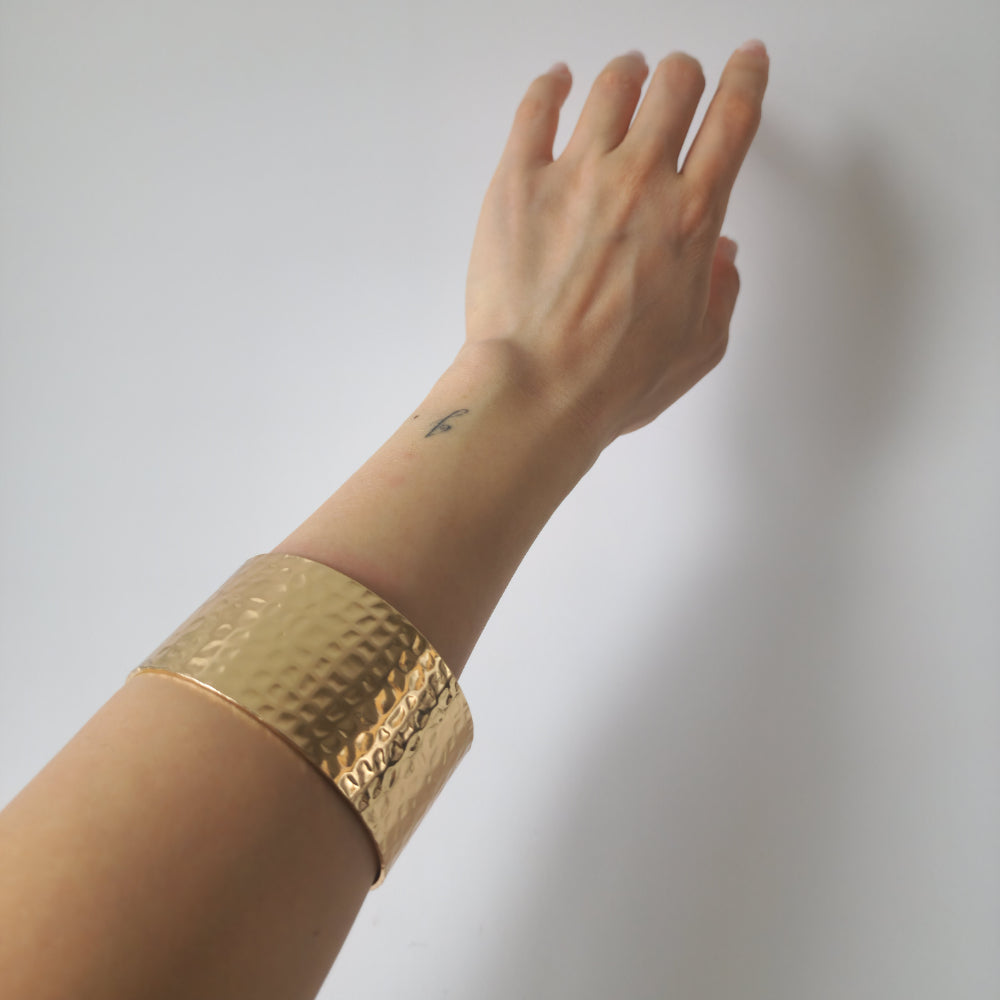 18K Gold Retro 90s Organic Bangle Bracelet Dented Minimalist Womens Jewelry