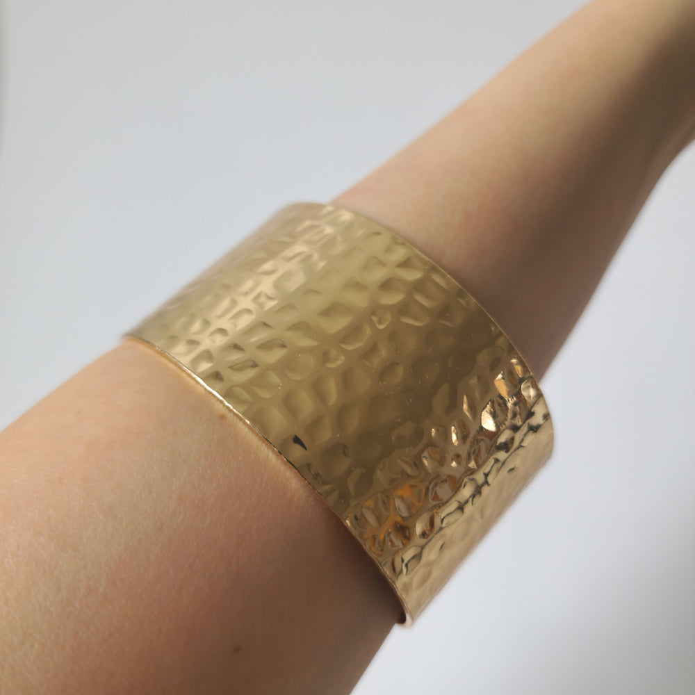 18K Gold Retro 90s Organic Bangle Bracelet Dented Minimalist Womens Jewelry