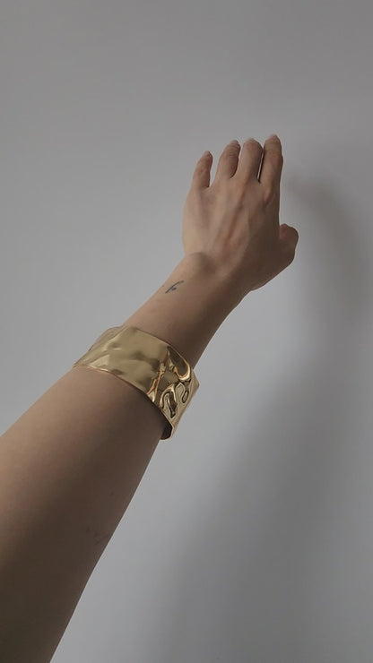 18K Gold Retro 90s Organic Bangle Bracelet Wrinkled Minimalist Womens Jewelry