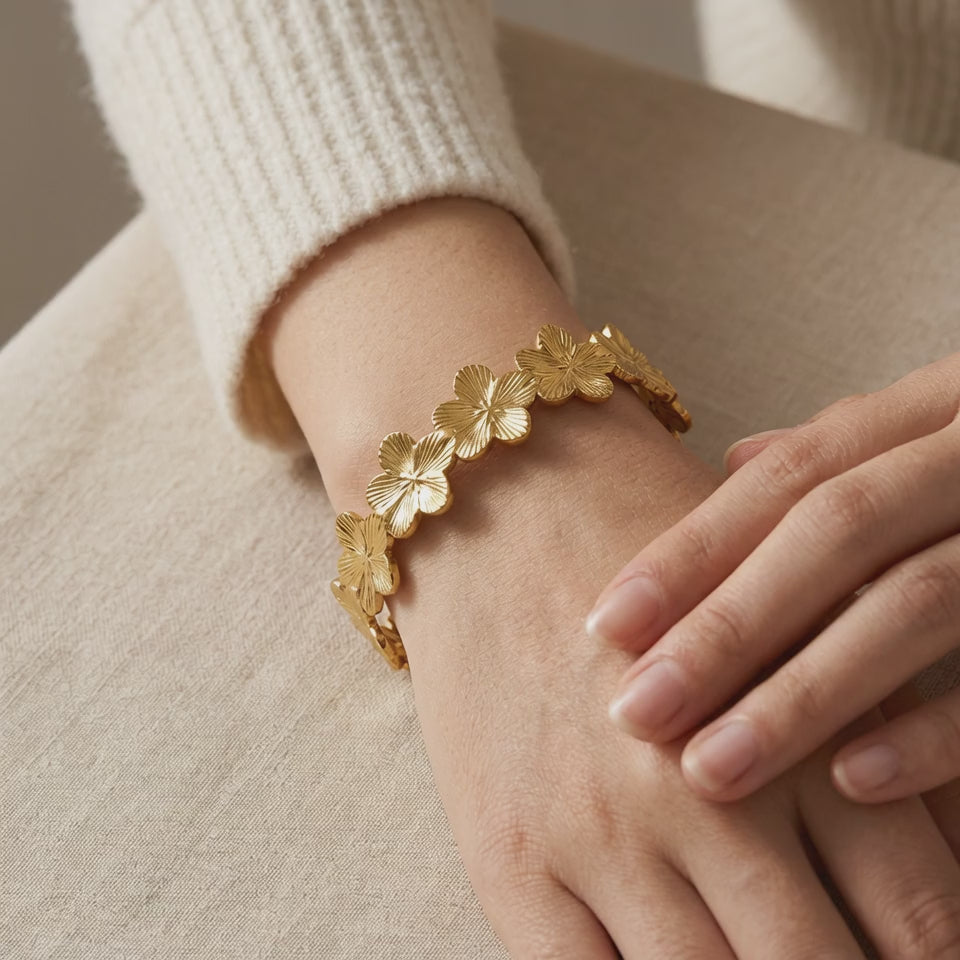 Daisy Gold Bangle